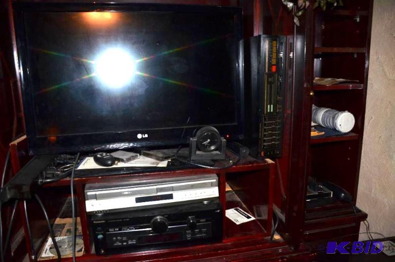 lot 301 image: Toshiba DVD  video casset player SD-V392 Pan...