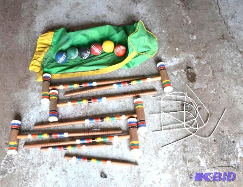 lot 310 image: Croquet set in carry bag...