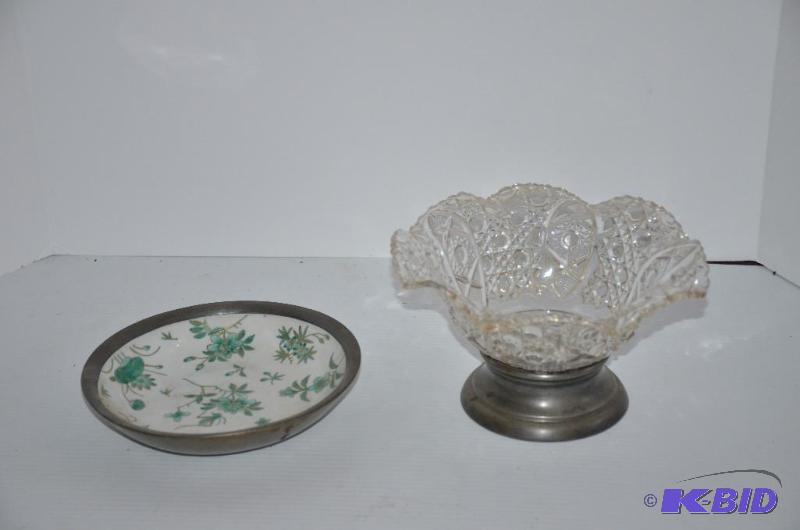 lot 321 image: Japanese Porcelain - Porcelain bowl covered w...