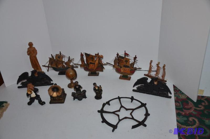lot 328 image: Miniature musicians, boats 6" long, glob...
