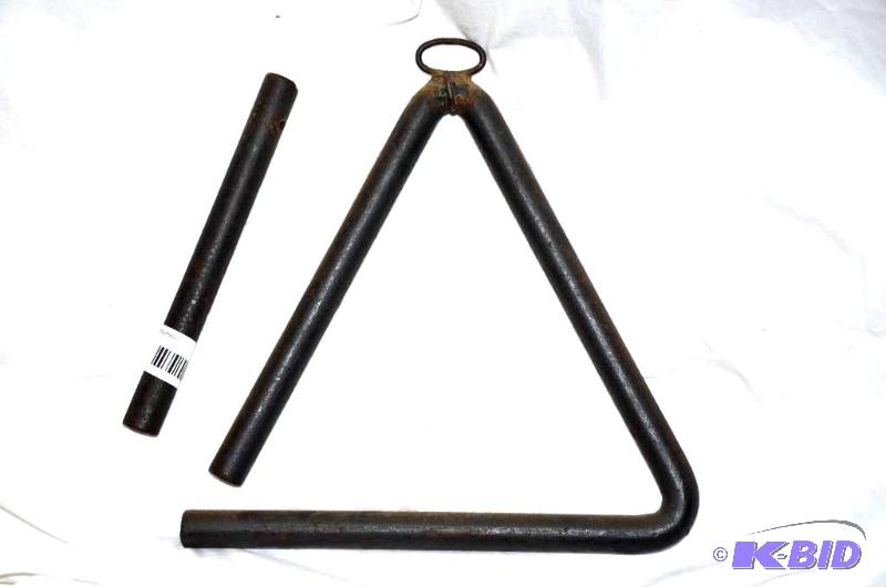 lot 42 image: Large heavy Triangle cowboy dinner bell 11&qu...