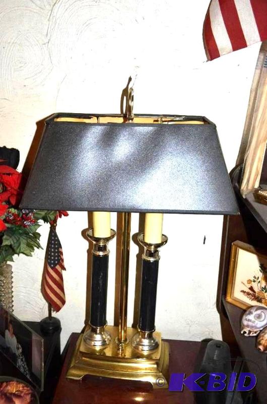 lot 66 image: Vintage lamp 20" tall...