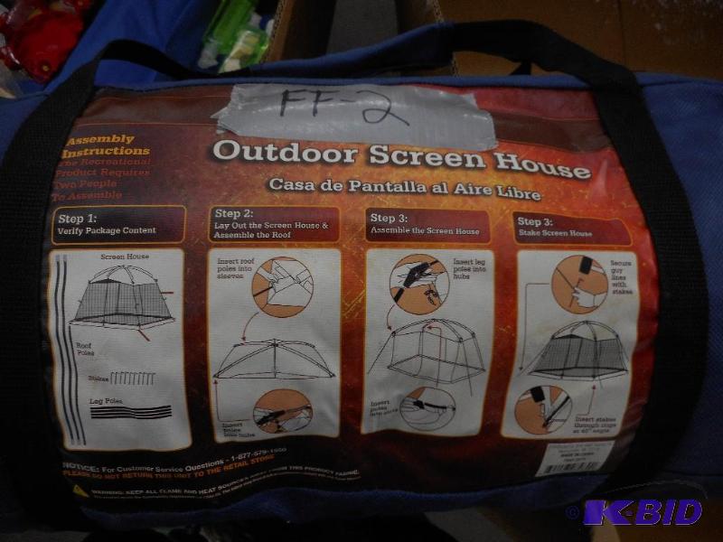 Outdoor screen house
