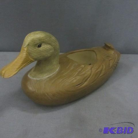 lot 113 image: Ceramic Mallard Planter