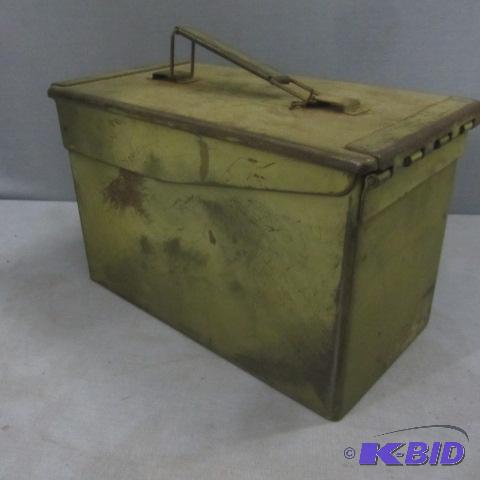 lot 121 image: Vietnam War Ammo Box