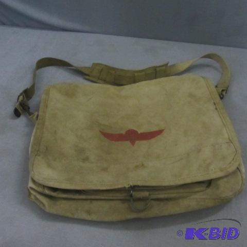 lot 123 image: WWII Fliers Bag