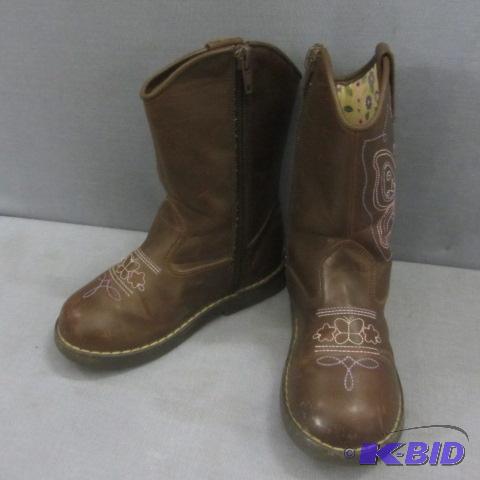 lot 132 image: OshKosh Girls Cowgirl Boots
