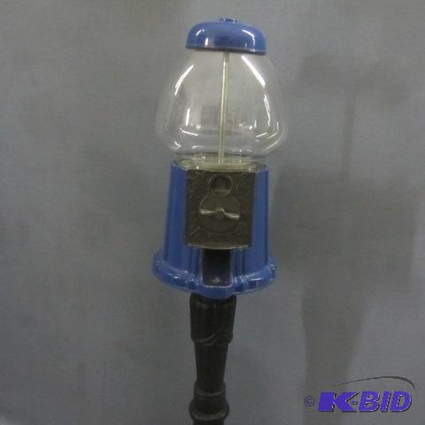 lot 152 image: Bubble Gum MachineStand