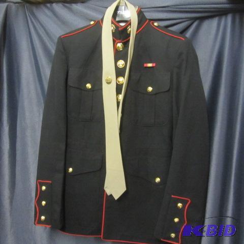 lot 201 image: USMC Dress Uniform