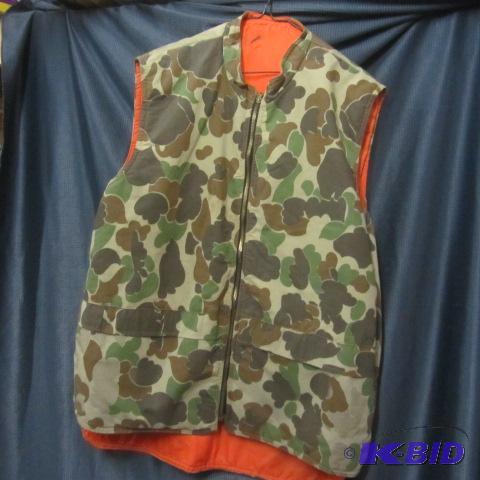 lot 205 image: Camo Vest