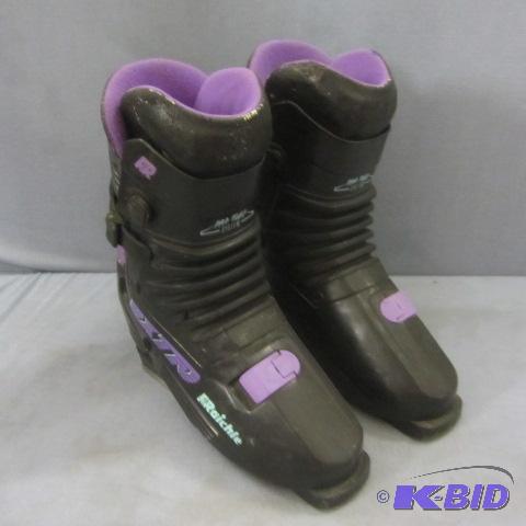 lot 213 image: Raichle Ski Boots
