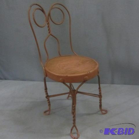 lot 3 image: Vintage Childs Parlor Chair