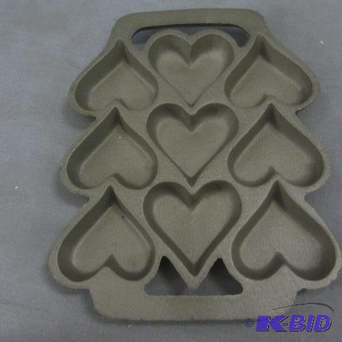 lot 35 image: Heart Cast Iron Pan