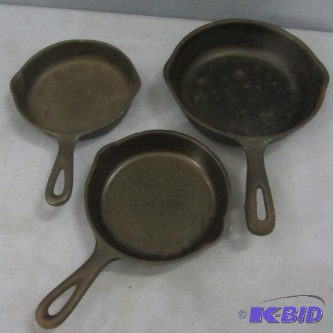 lot 37 image: Wagner Ware Cast Iron Pans