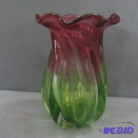 lot 48 image: Murano Style Vase