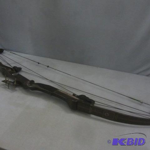 lot 52 image: Fred Bear Compound Bow
