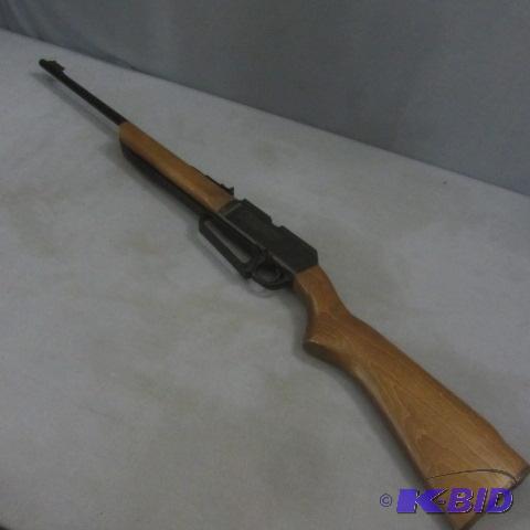 lot 59 image: Daisy Powerline Model 822