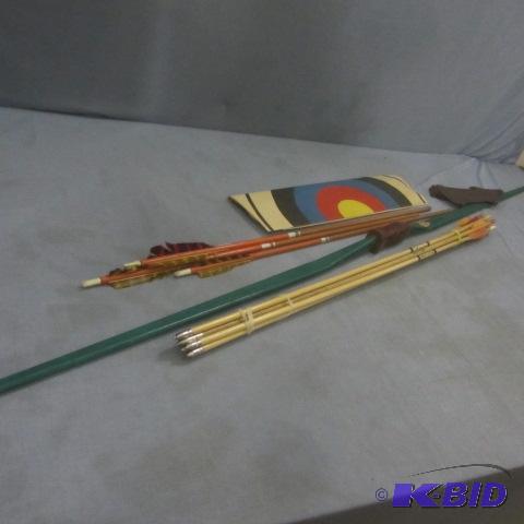 lot 68 image: Paul Bunyan Archery Set