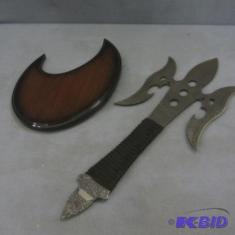 lot 78 image: Ninja Fighting Blade