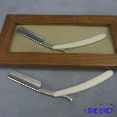 lot 95 image: Straight Edge Razors