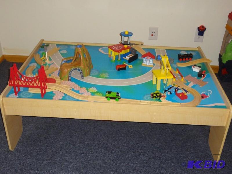 Kid Craft Train Table