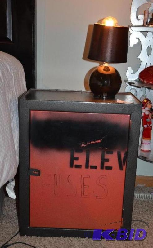 lot 101 image: Metal night stand 11x18x23 with lamp....