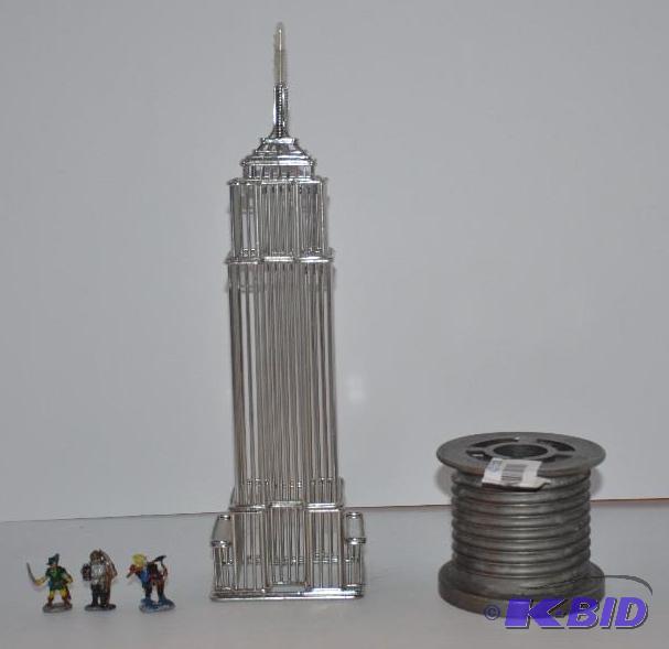 lot 118 image: Collectables -  Empire state building 12...
