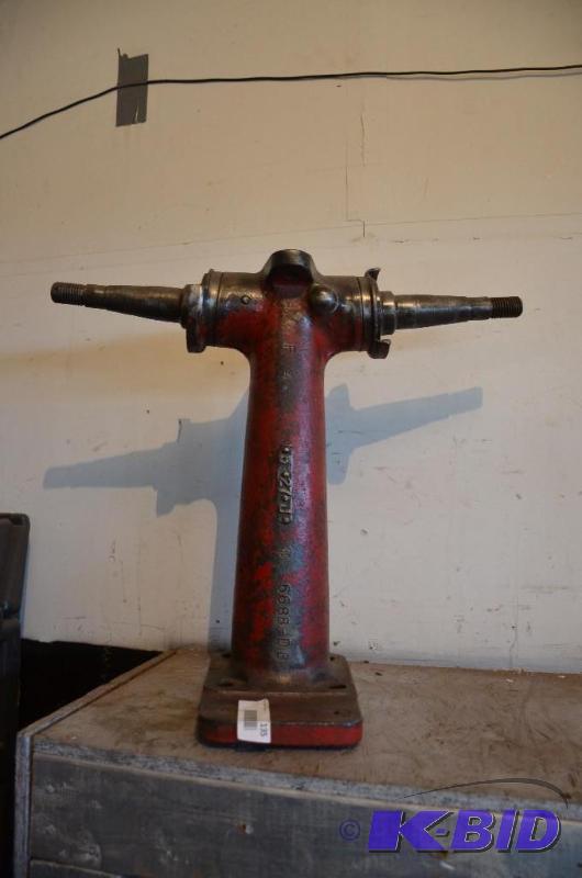 lot 135 image: Vintage front axle for farm tractor 17" ...