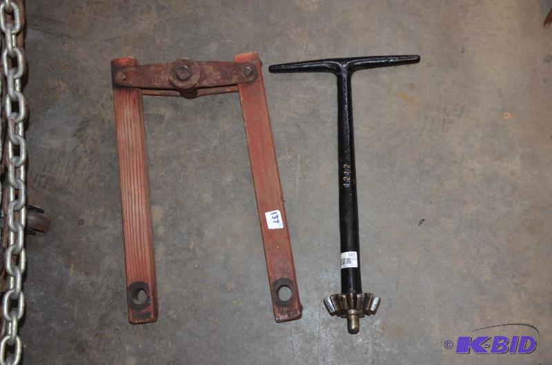lot 137 image: Iron gear from post office 18" tall, woo...