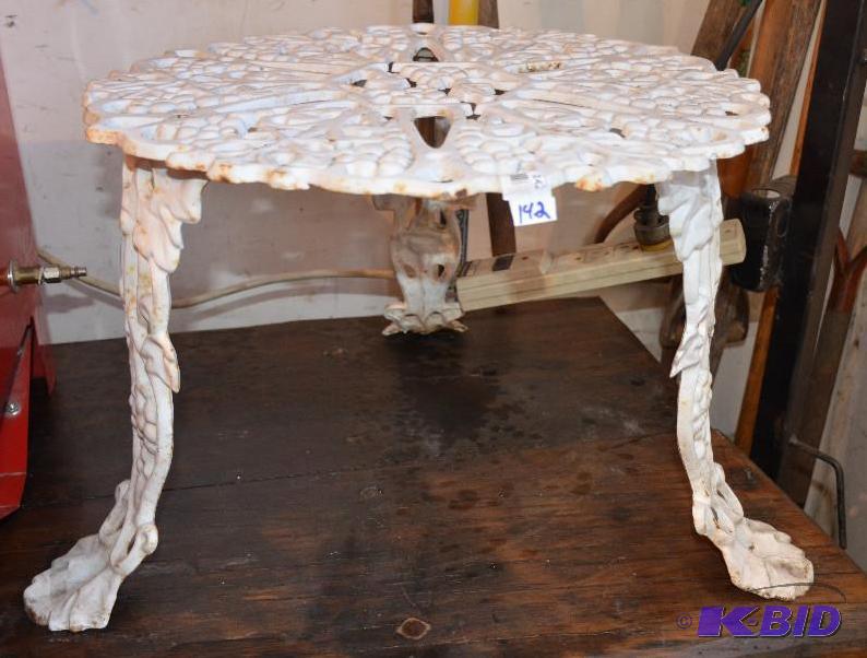 lot 142 image: Cast iron plant stand vintage 20" diamet...