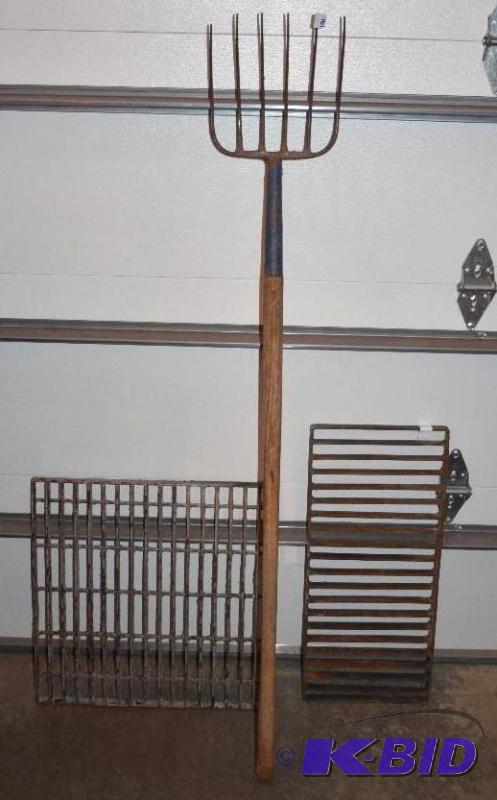 lot 191 image: Farm pitch fork, 2 iron grates, good for scra...