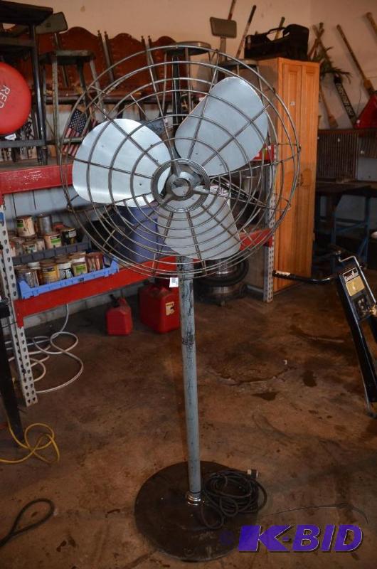 lot 204 image: Vintage Emerson Electric fan model K60 TB , p...