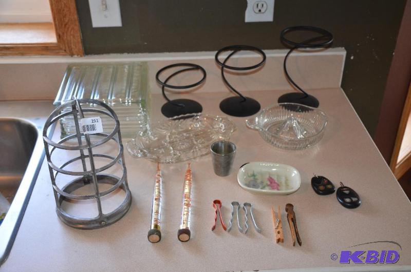 lot 211 image: Collectible metal & glassware...