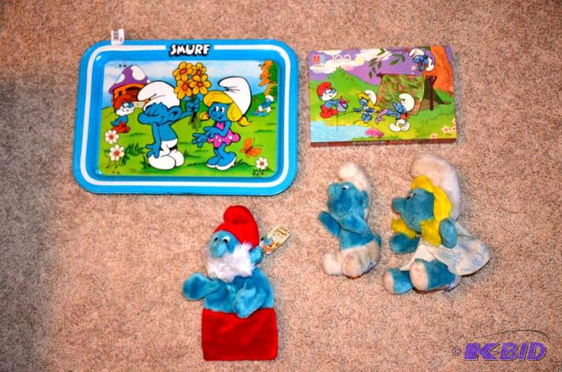 lot 223 image: Smurf puzzle, tray, dolls...