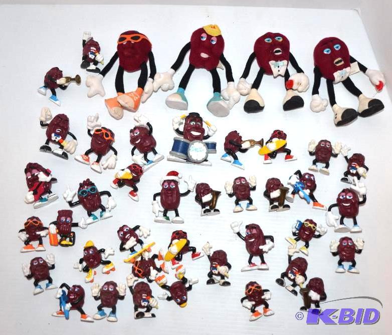 lot 224 image: Collectible California Raisins , approx 40...
