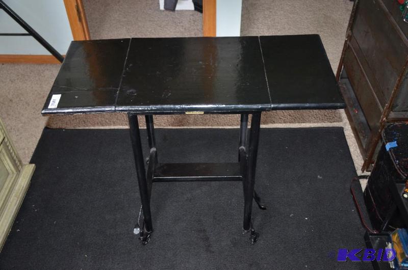 lot 226 image: Vintage Hi-Lo Typewriter Stand by Metalstand,...