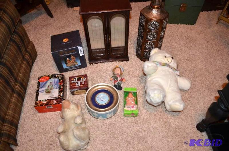 lot 237 image: Collectibles - small jewelry cabinet 17x12&qu...