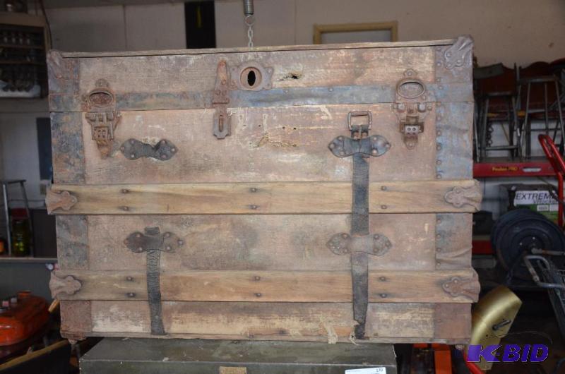 lot 241 image: Vintage wooden chest 19x23x30"...
