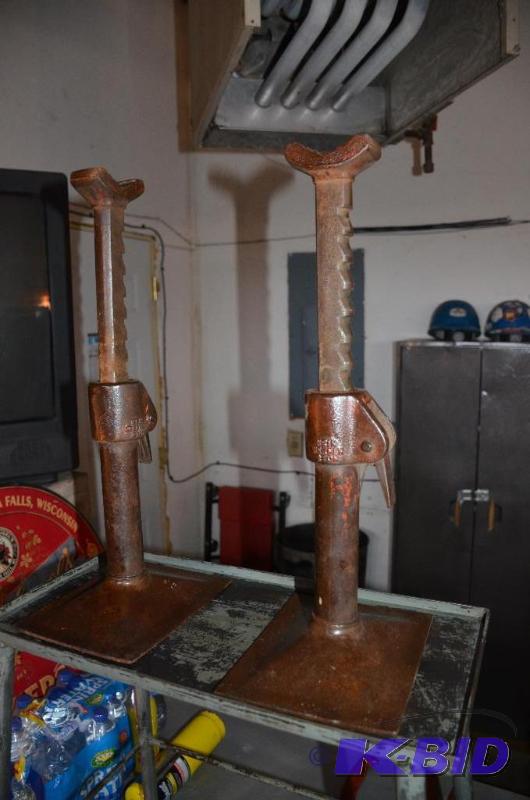 lot 245 image: 2 Vintage Jacks - Hein Werner 2 ton jack #CS2...