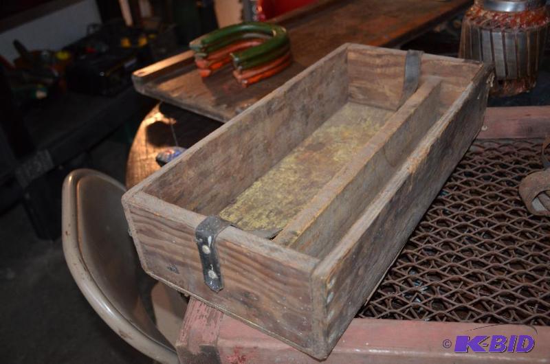 lot 249 image: 2 vintage wooden boxes, 2 Globe pulleys, and ...