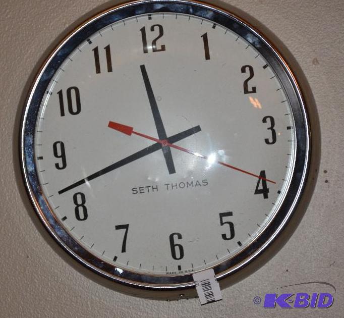 lot 27 image: Vintage Seth Thomas 14" diameter clock...