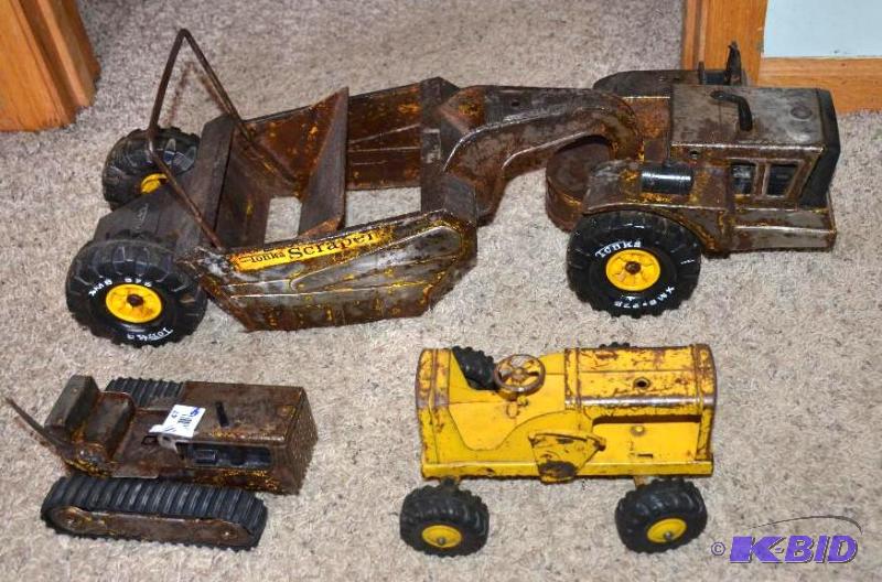 lot 47 image: Vintage toy caterpiller, Lumar Hi Lift Loader...