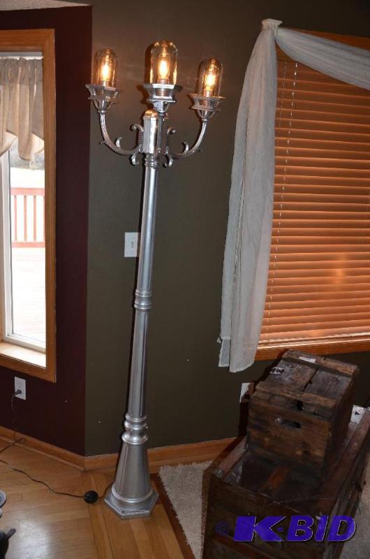 lot 6 image: Tres    Lamp with 3 lights - with ind...