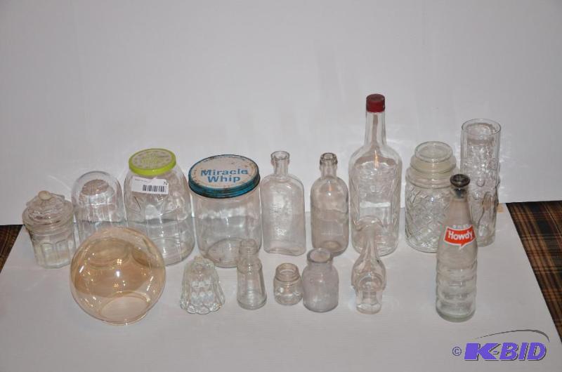 lot 70 image: Collectible glass Howdy, E.R. Durkee, Vaselin...