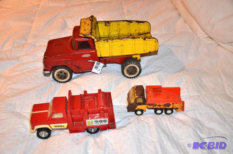 lot 71 image: 3 Tonka trucks toys...