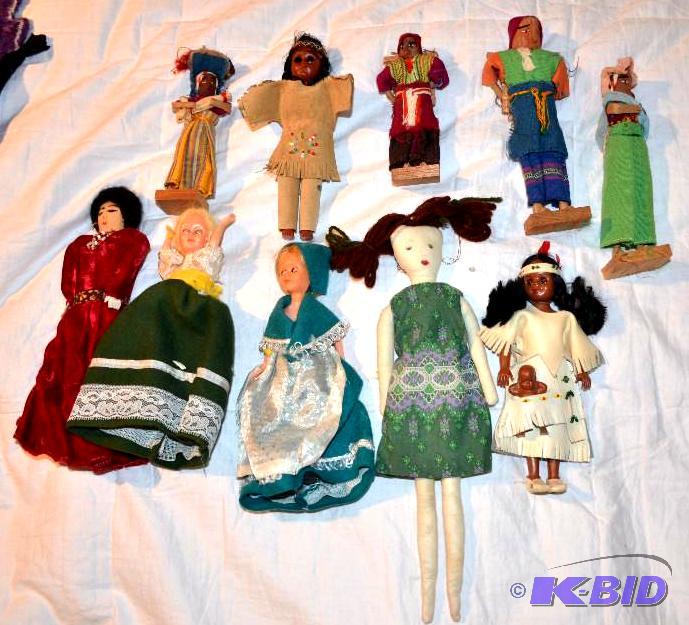 lot 76 image: Collectible vintage dolls approx 7" tall...