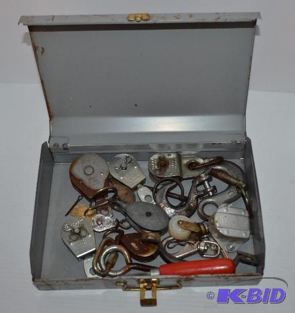 lot 82 image: Metal tool box with contents 11x8x4...