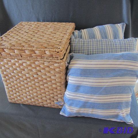 Wicker Hassock, Pillows