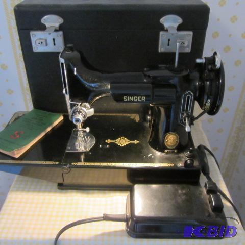 Singer 221-1 Portable Sew Machine