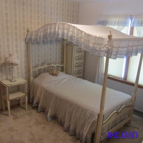 Canopy Bedroom Set Berglund Moving Auction K Bid